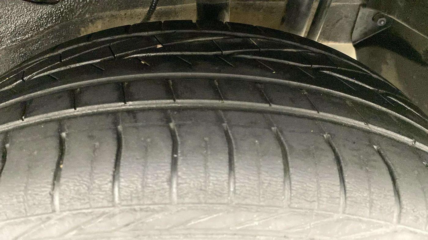 2019 Tata NEXON XZA PLUS PETROL, Petrol, Automatic, 31,900 km, Left Rear Tyre Tread