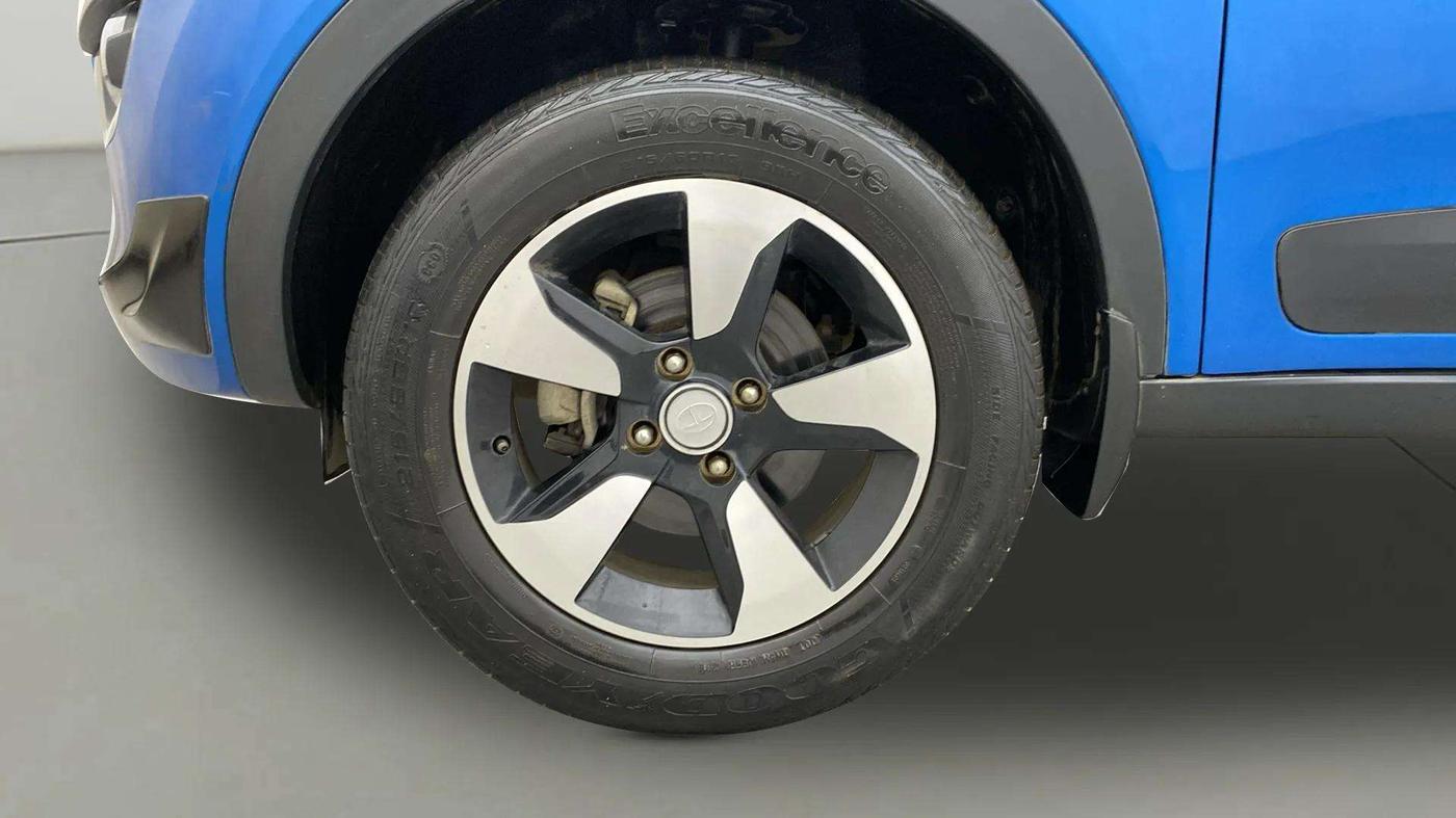 2019 Tata NEXON XZA PLUS PETROL, Petrol, Automatic, 31,900 km, Left Front Wheel