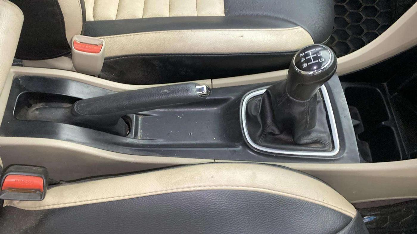 2020 Maruti Ciaz DELTA 1.5 SHVS MT PETROL, Petrol, Manual, 61,682 km, Gear Lever
