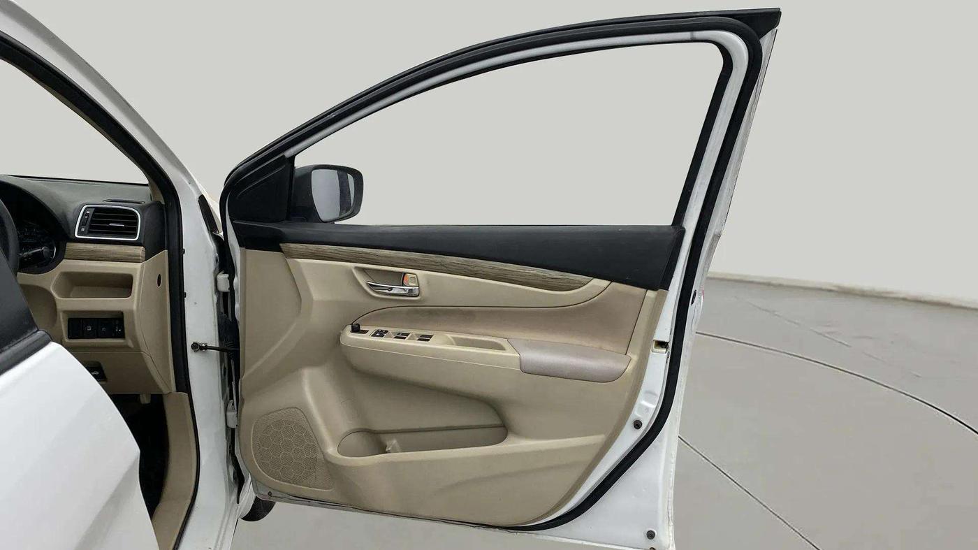 2020 Maruti Ciaz DELTA 1.5 SHVS MT PETROL, Petrol, Manual, 61,682 km, RHS Front Door