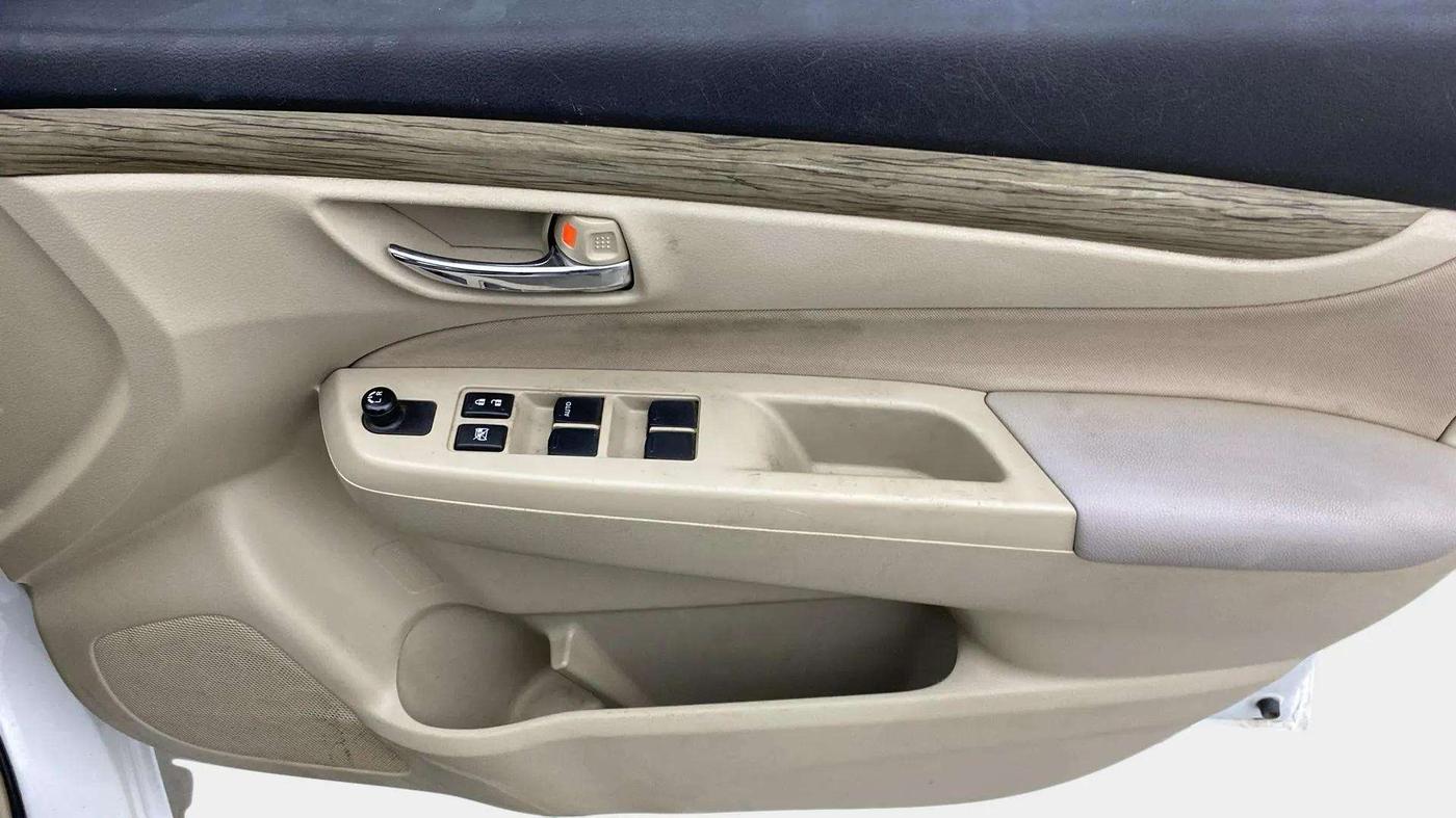 2020 Maruti Ciaz DELTA 1.5 SHVS MT PETROL, Petrol, Manual, 61,682 km, Driver Side Door Panels Control