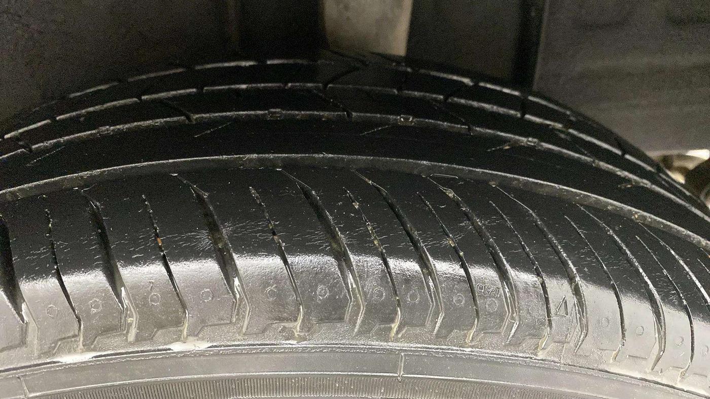 2021 Nissan MAGNITE XE, Petrol, Manual, 24,272 km, Left Rear Tyre Tread
