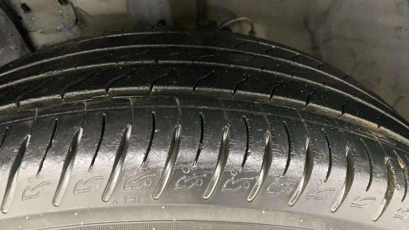 2021 Hyundai VENUE SX 1.0 TURBO, Petrol, Manual, 14,877 km, Left Front Tyre Tread