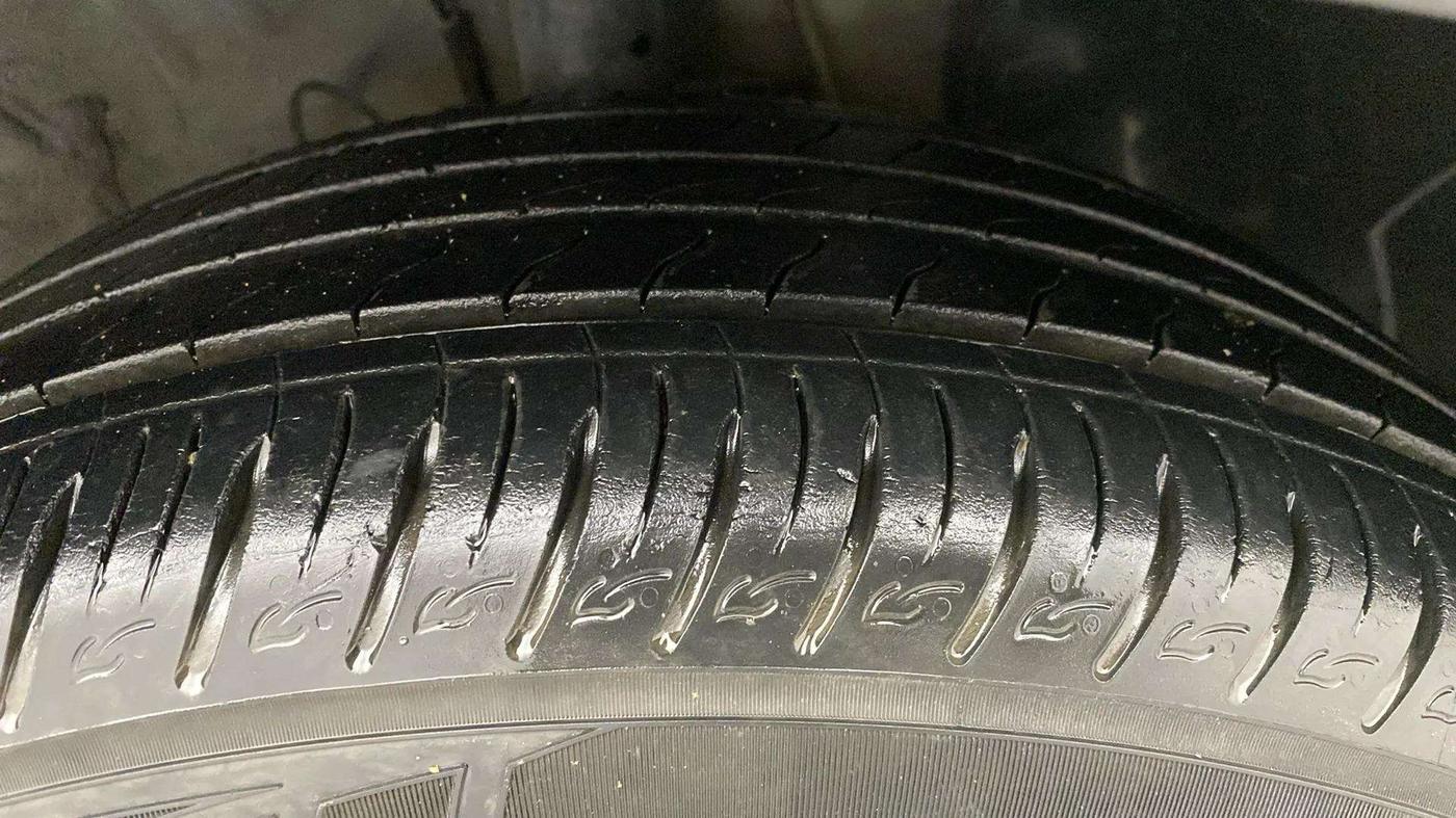 2021 Hyundai VENUE SX 1.0 TURBO, Petrol, Manual, 14,877 km, Right Front Tyre Tread