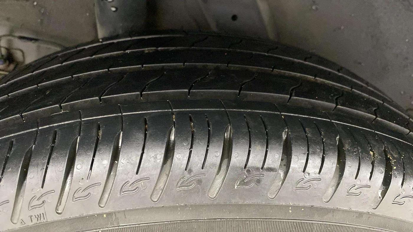 2021 Hyundai VENUE SX 1.0 TURBO, Petrol, Manual, 14,877 km, Right Rear Tyre Tread