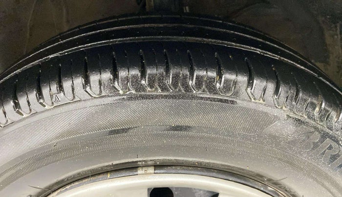 2020 Maruti Swift VXI, Petrol, Manual, 28,295 km, Right Front Tyre Tread