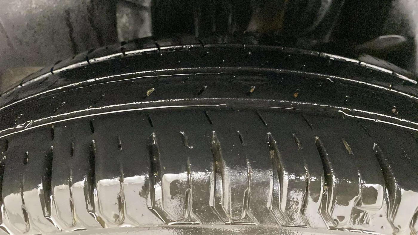 2020 Maruti Swift VXI, Petrol, Manual, 28,295 km, Left Rear Tyre Tread
