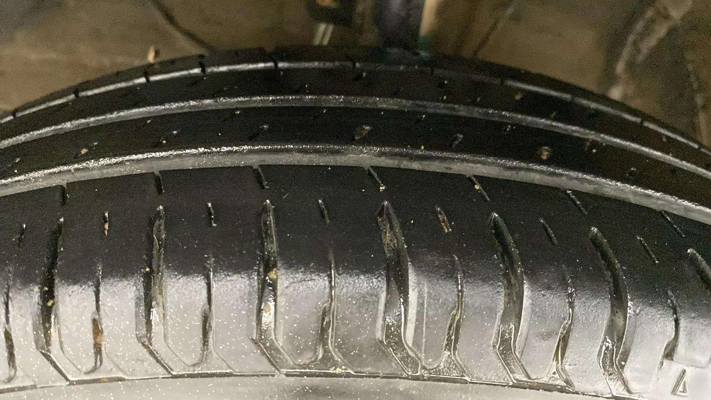 2020 Maruti Swift VXI, Petrol, Manual, 28,295 km, Left Front Tyre Tread