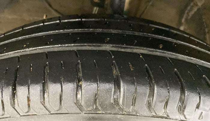 2020 Maruti Swift VXI, Petrol, Manual, 28,295 km, Left Front Tyre Tread