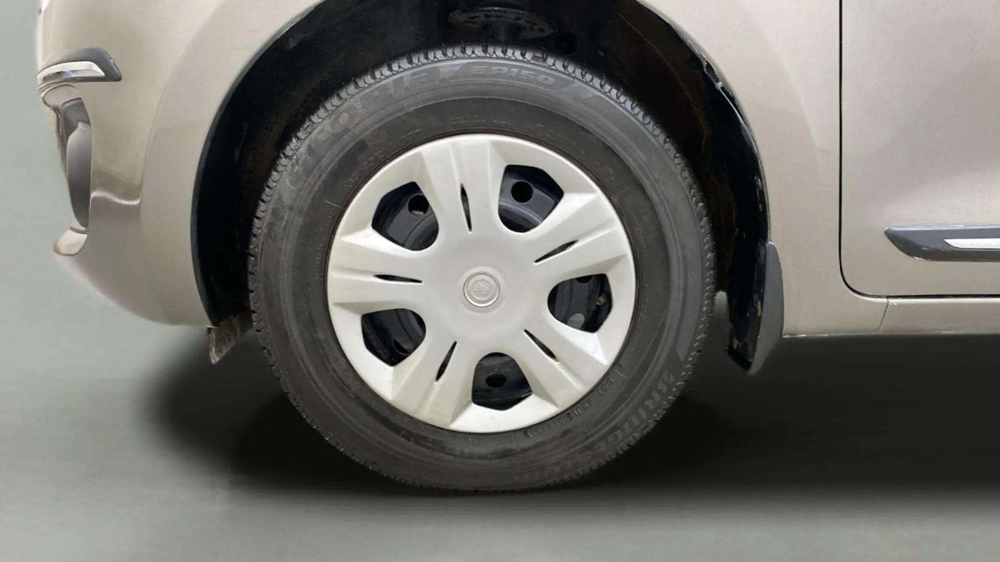 2020 Maruti Swift VXI, Petrol, Manual, 28,295 km, Left Front Wheel