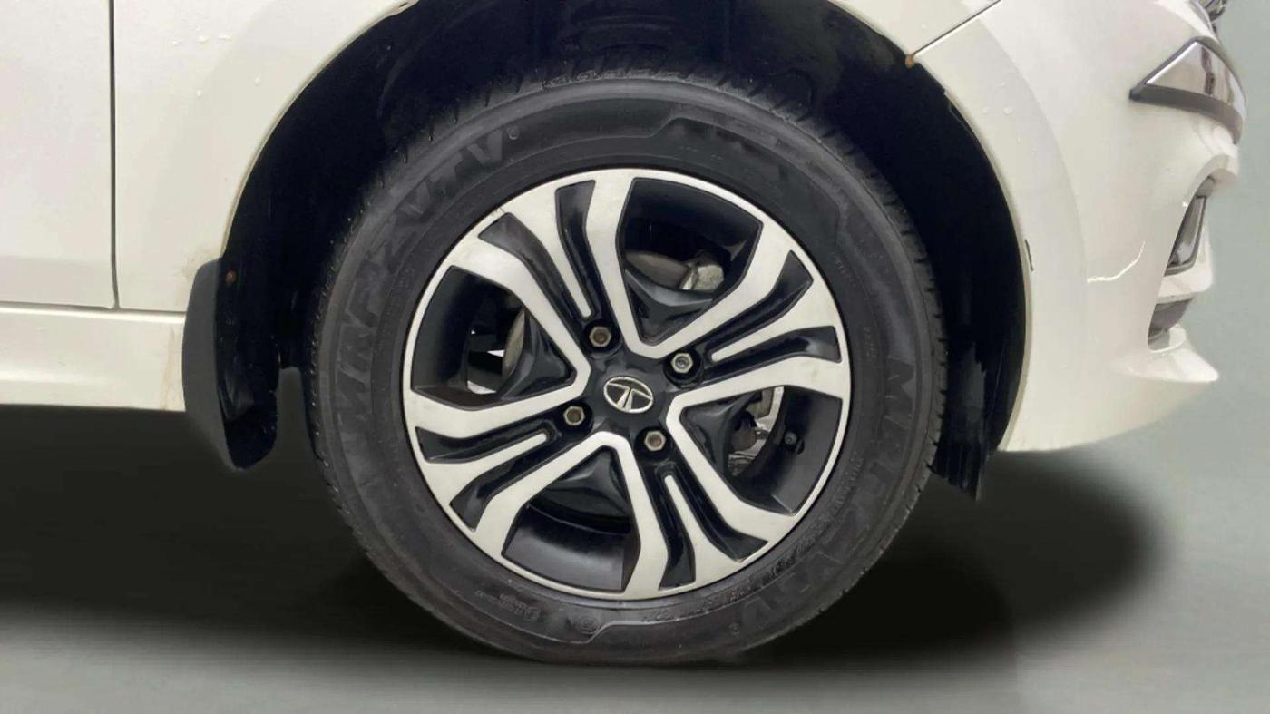2023 Tata Tiago XT RHYTHM PETROL, Petrol, Manual, 7,040 km, Right Front Wheel