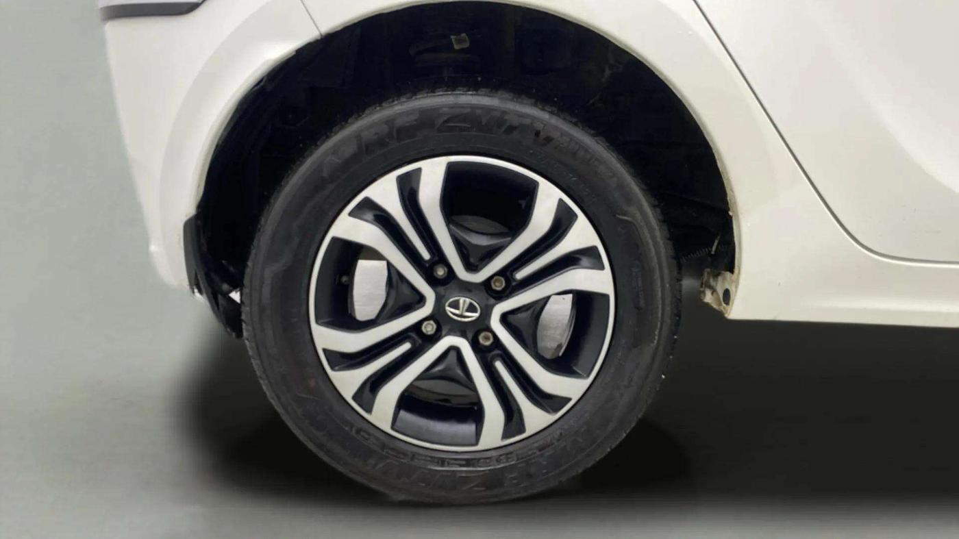 2023 Tata Tiago XT RHYTHM PETROL, Petrol, Manual, 7,040 km, Right Rear Wheel