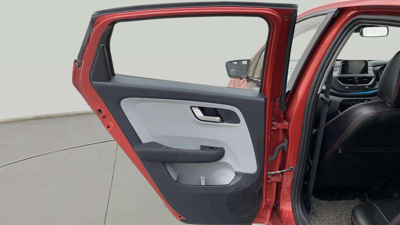 2021 Tata ALTROZ XZ PETROL, Petrol, Manual, 29,917 km, LHS Rear Door