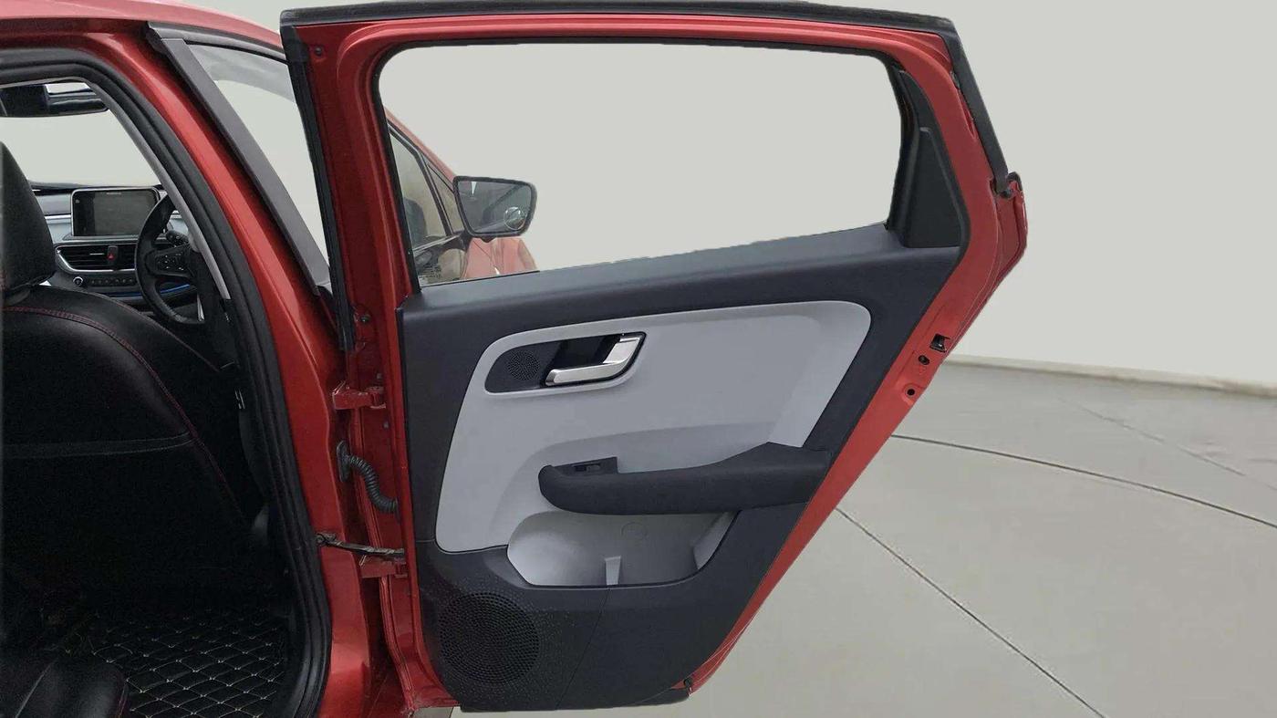 2021 Tata ALTROZ XZ PETROL, Petrol, Manual, 29,917 km, RHS Rear Door