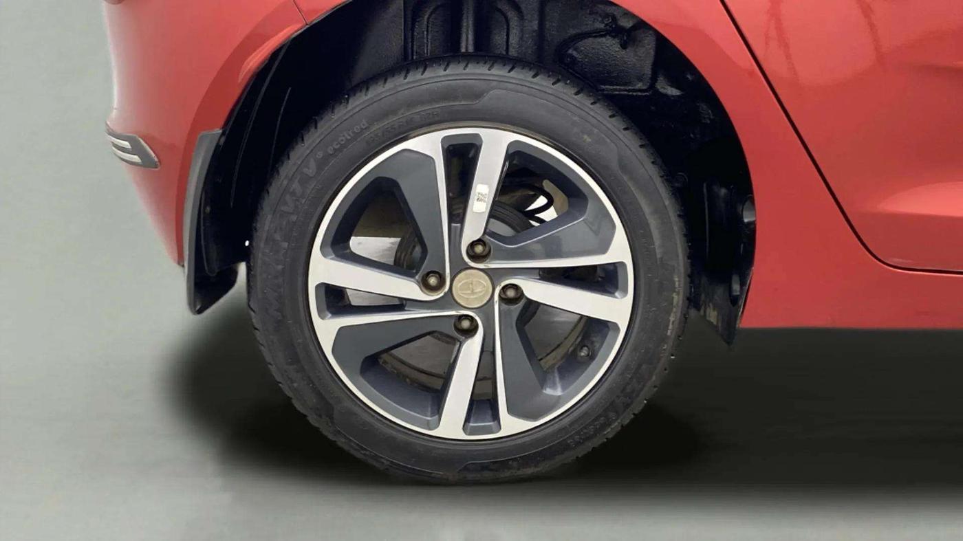 2021 Tata ALTROZ XZ PETROL, Petrol, Manual, 29,917 km, Right Rear Wheel
