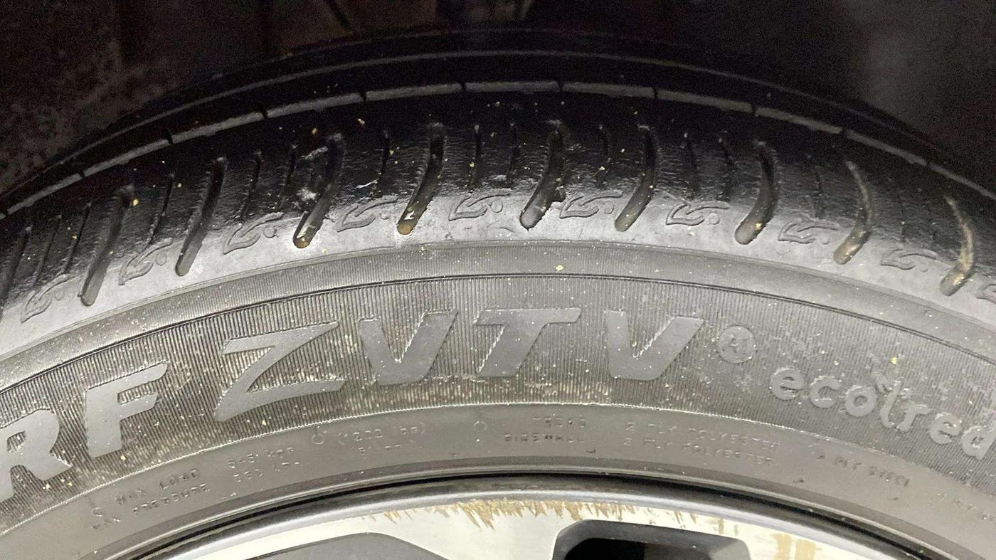 2021 Tata ALTROZ XZ PETROL, Petrol, Manual, 29,917 km, Right Front Tyre Tread