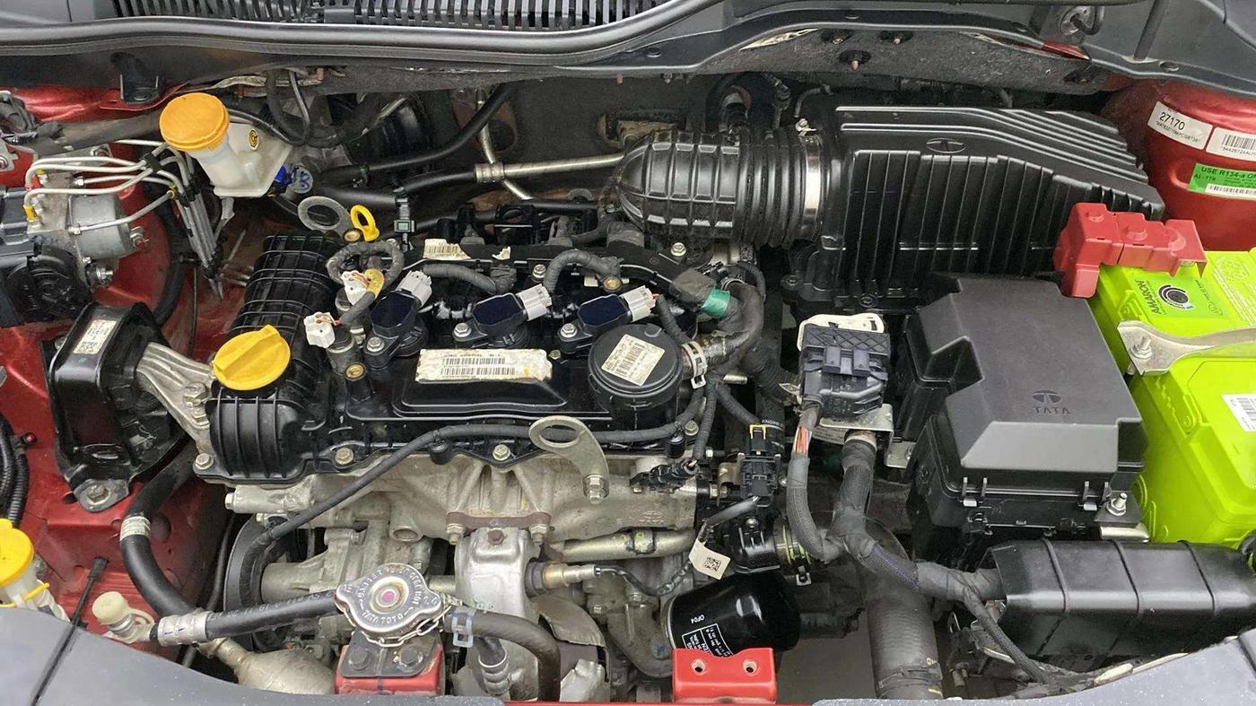 2021 Tata ALTROZ XZ PETROL, Petrol, Manual, 29,917 km, Engine View