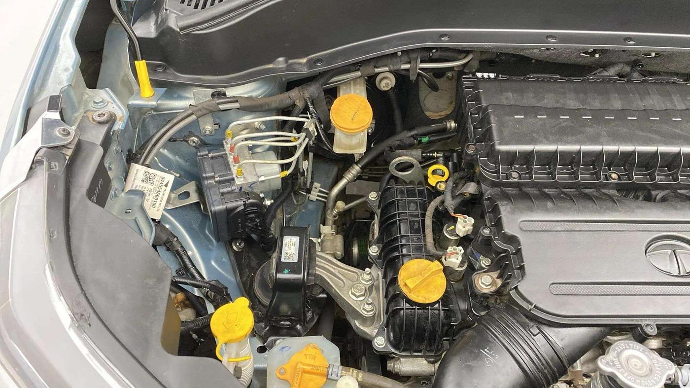 2022 Tata PUNCH CREATIVE AMT 1.2 RTN DUAL TONE, Petrol, Automatic, 35,497 km, Engine View - Right