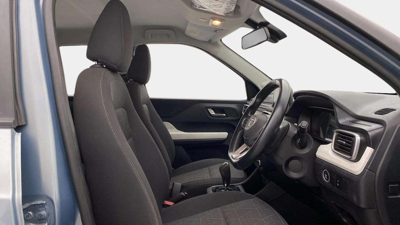 2022 Tata PUNCH CREATIVE AMT 1.2 RTN DUAL TONE, Petrol, Automatic, 35,497 km, Right Side Front Door Cabin
