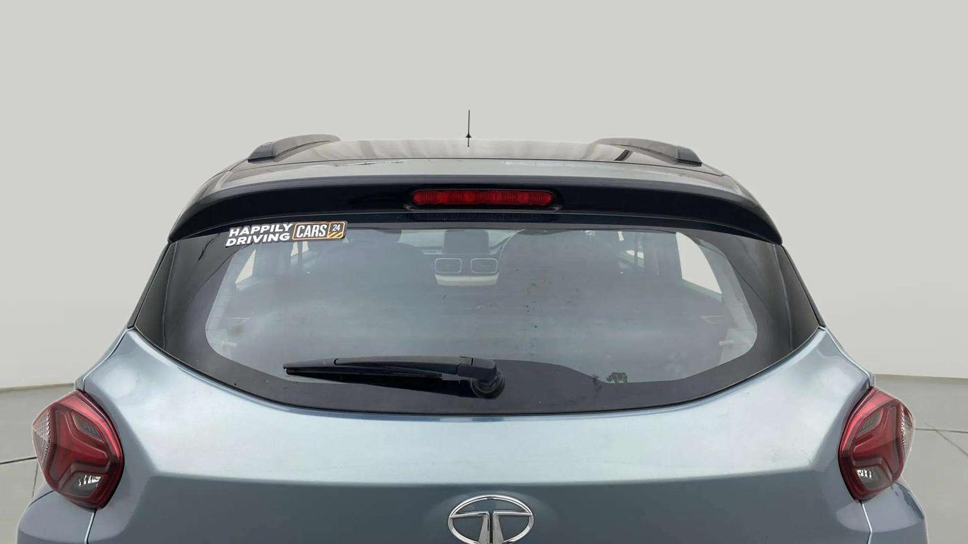 2022 Tata PUNCH CREATIVE AMT 1.2 RTN DUAL TONE, Petrol, Automatic, 35,497 km, Rear Windshield