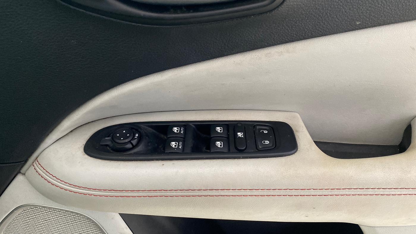 2017 Jeep Compass LIMITED 1.4 PETROL AT, Petrol, Automatic, 58,441 km, Driver Side Door Panels Control