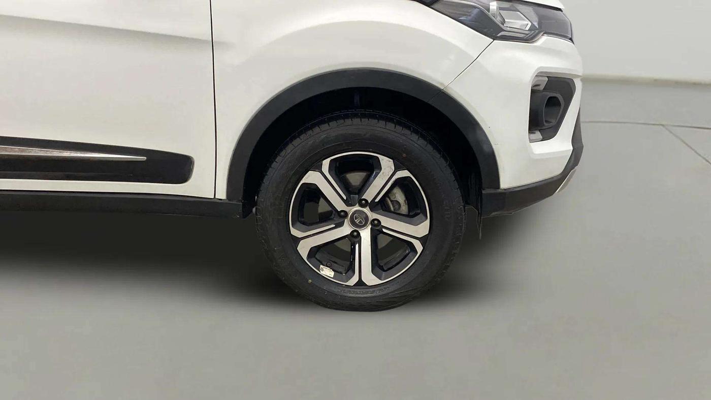 2022 Tata NEXON XZA PLUS (HS) PETROL, Petrol, Automatic, 17,546 km, Right Front Wheel