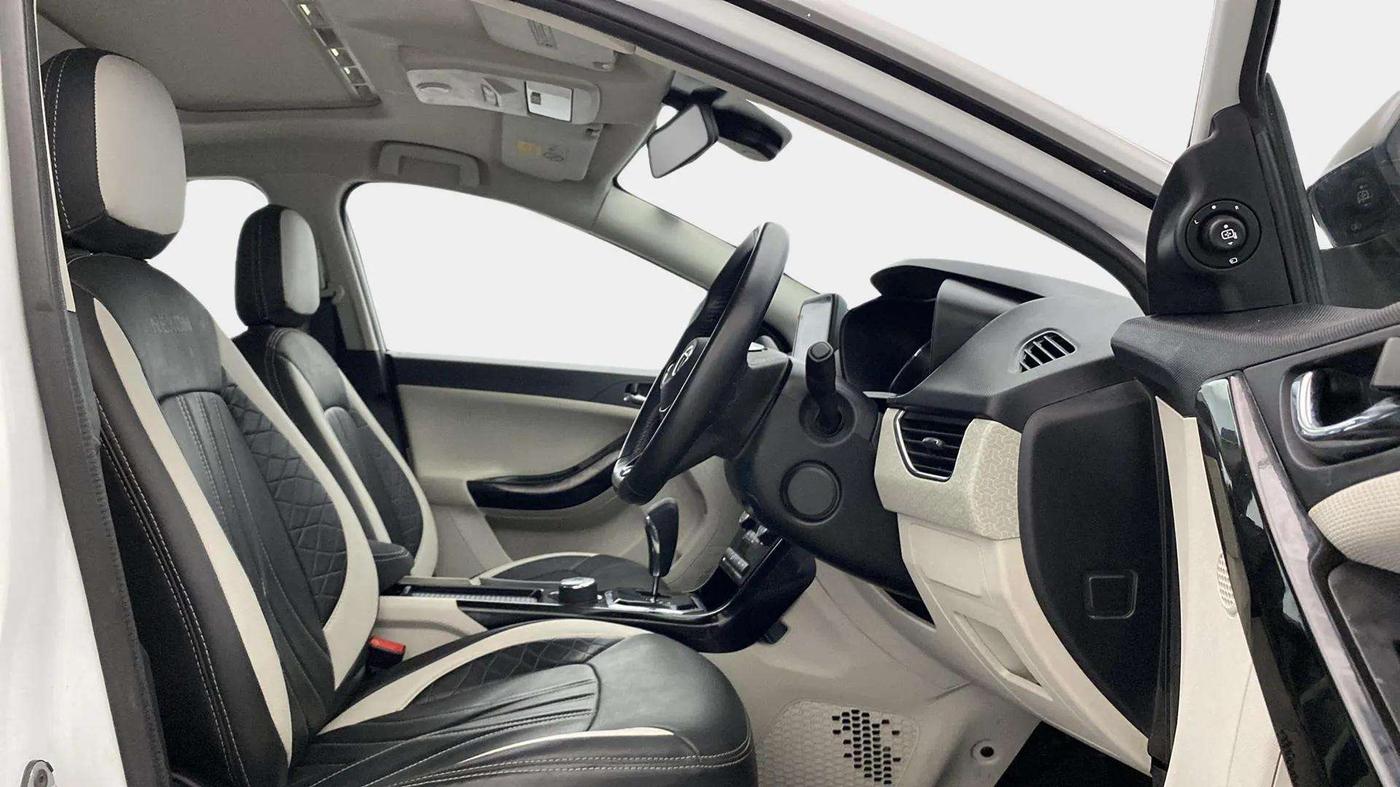 2022 Tata NEXON XZA PLUS (HS) PETROL, Petrol, Automatic, 17,546 km, Right Side Front Door Cabin