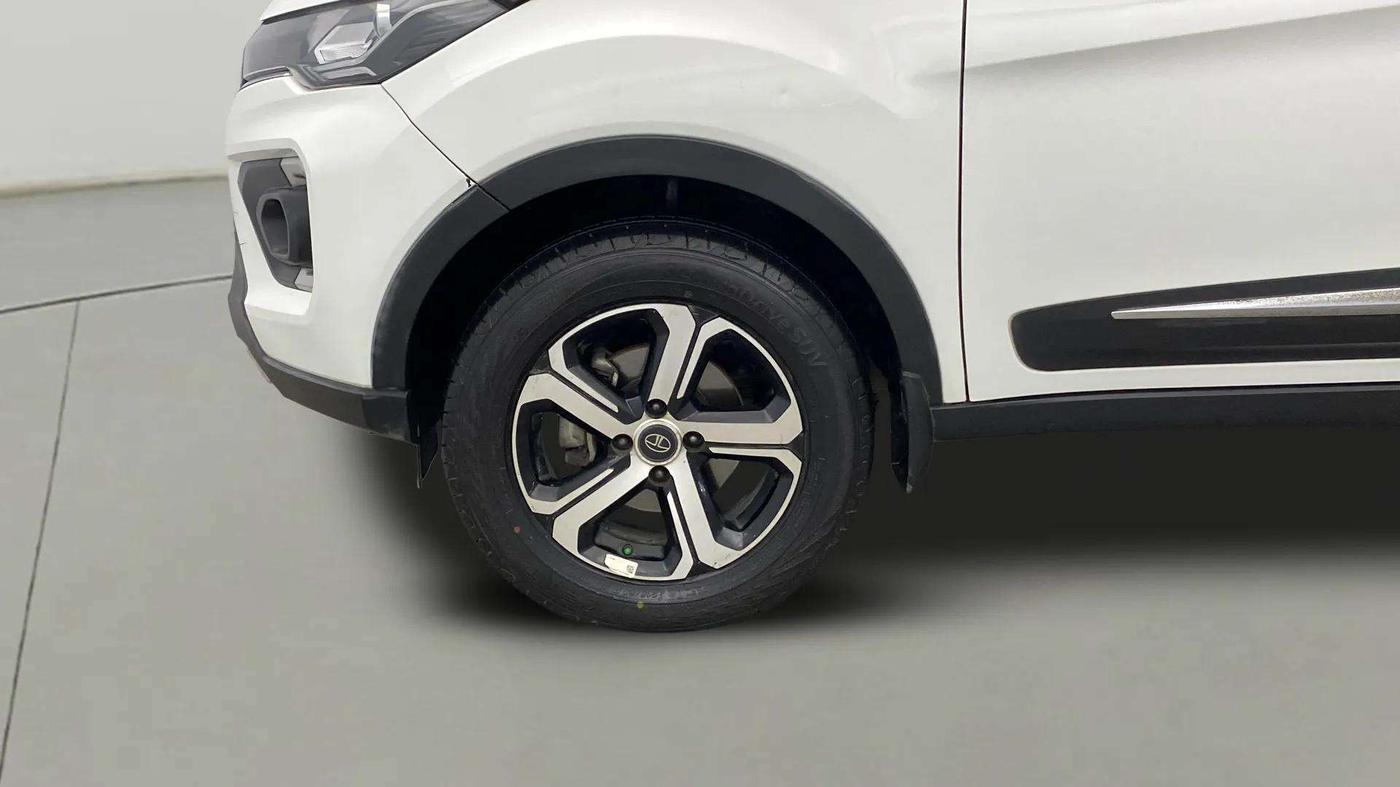 2022 Tata NEXON XZA PLUS (HS) PETROL, Petrol, Automatic, 17,546 km, Left Front Wheel