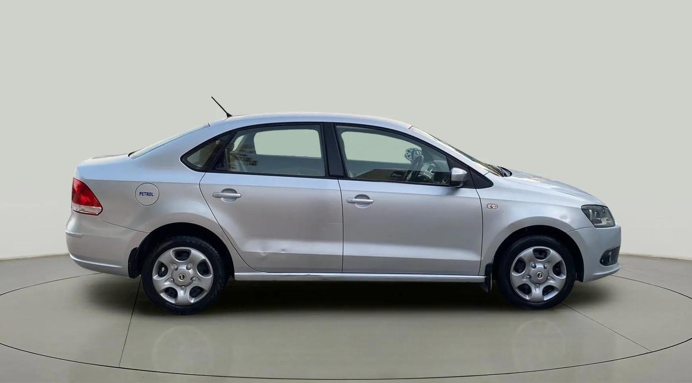 2015 Volkswagen Vento HIGHLINE 1.6 MPI, Petrol, Manual, 91,469 km, Right Side View