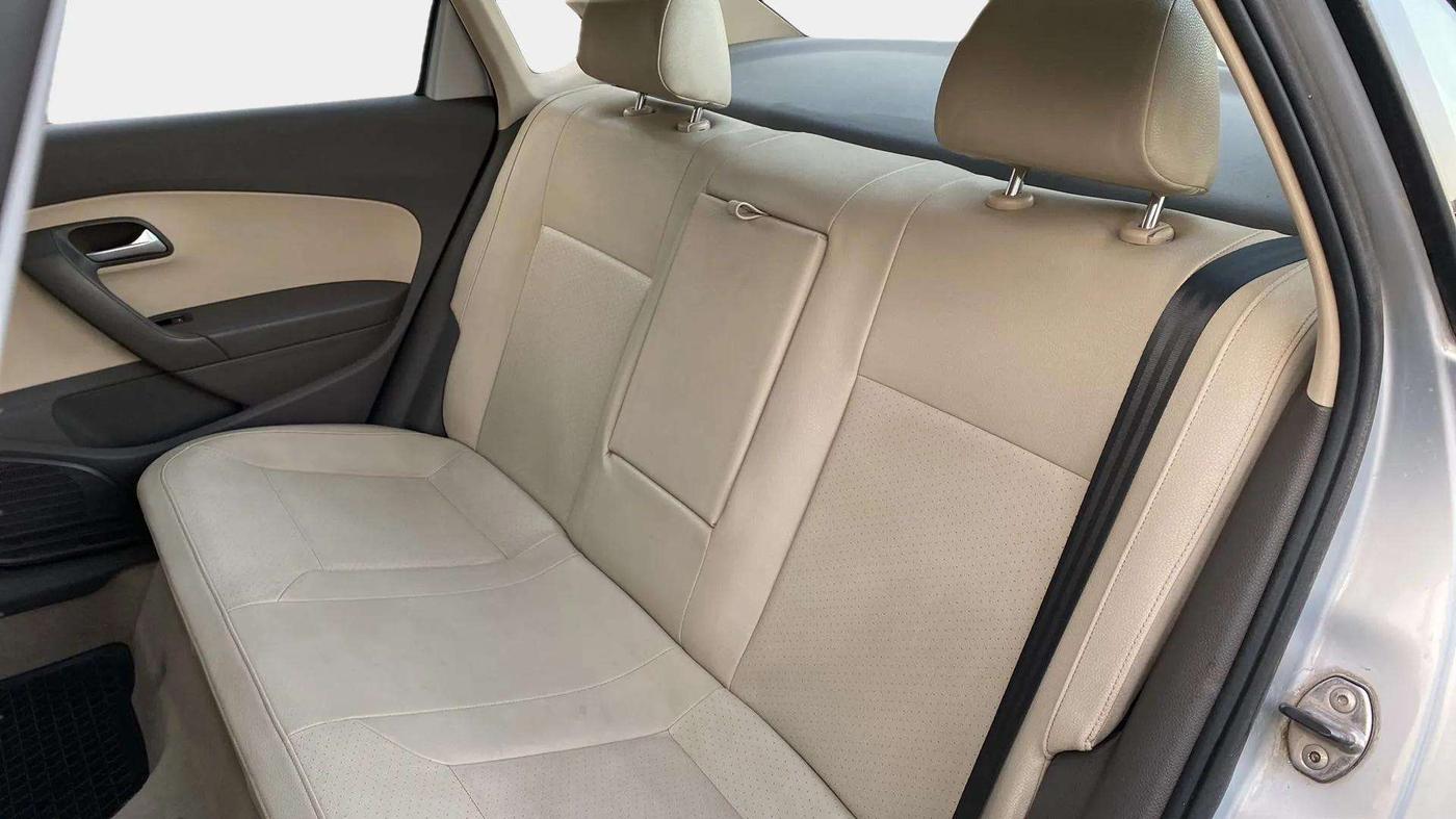 2015 Volkswagen Vento HIGHLINE 1.6 MPI, Petrol, Manual, 91,469 km, Right Side Rear Door Cabin