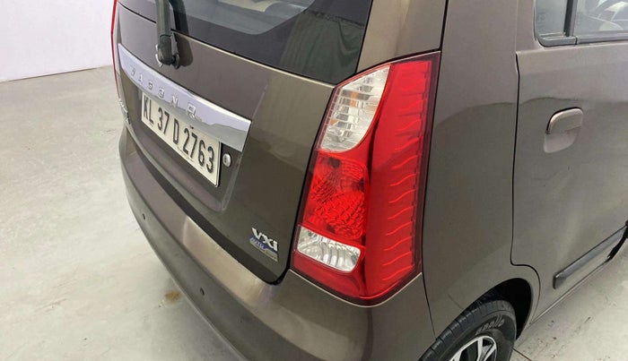 2017 Maruti Wagon R 1.0 VXI AMT, Petrol, Automatic, 35,690 km, Right tail light - Minor damage