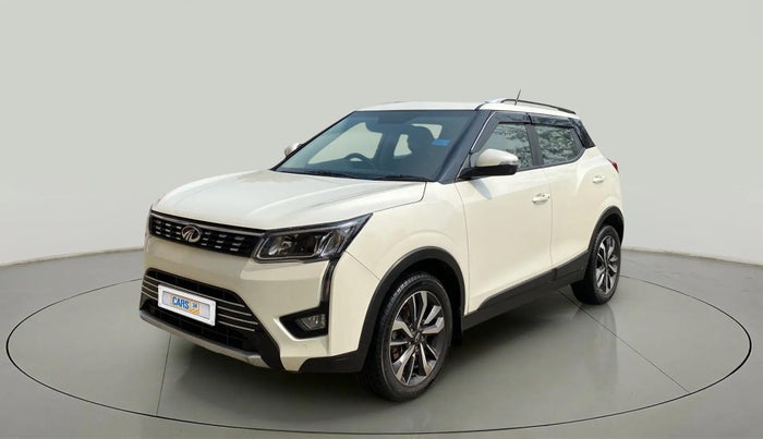 2020 Mahindra XUV300 W8 (O) 1.2 PETROL, Petrol, Manual, 34,030 km, Left Front Diagonal