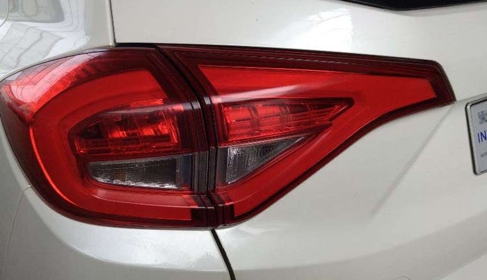 2020 Mahindra XUV300 W8 (O) 1.2 PETROL, Petrol, Manual, 34,030 km, Left tail light - Minor scratches