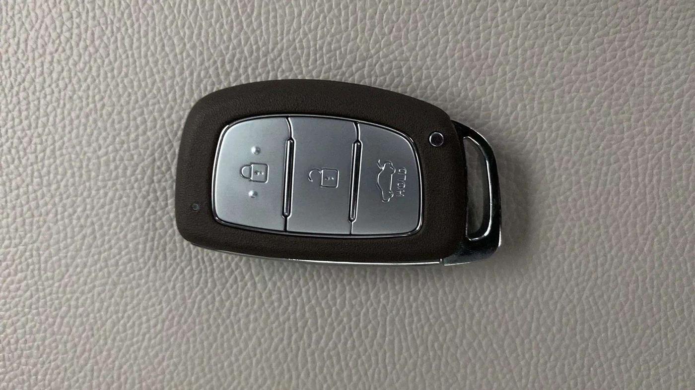 2023 Hyundai GRAND I10 NIOS ASTA 1.2 KAPPA VTVT, Petrol, Manual, 23,912 km, Key Close Up