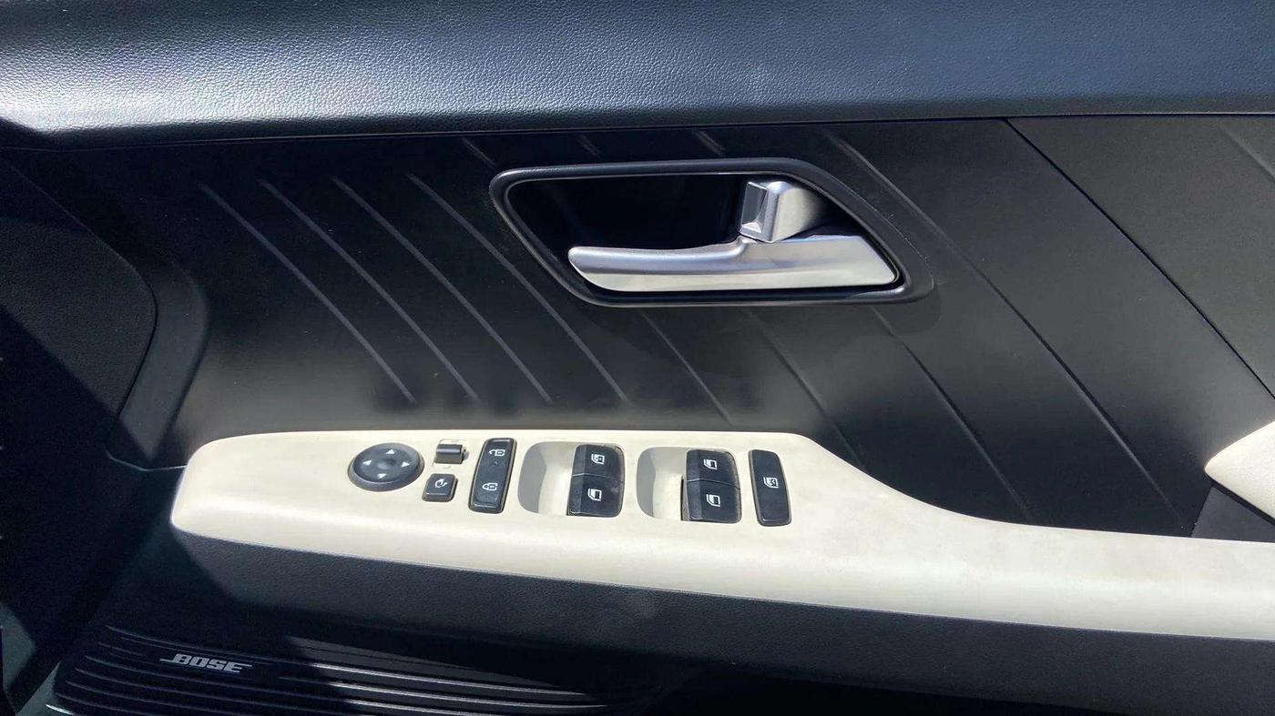 2023 Hyundai Verna SX(O) 1.5 MPI IVT , Petrol, Automatic, 31,801 km, Driver Side Door Panels Control