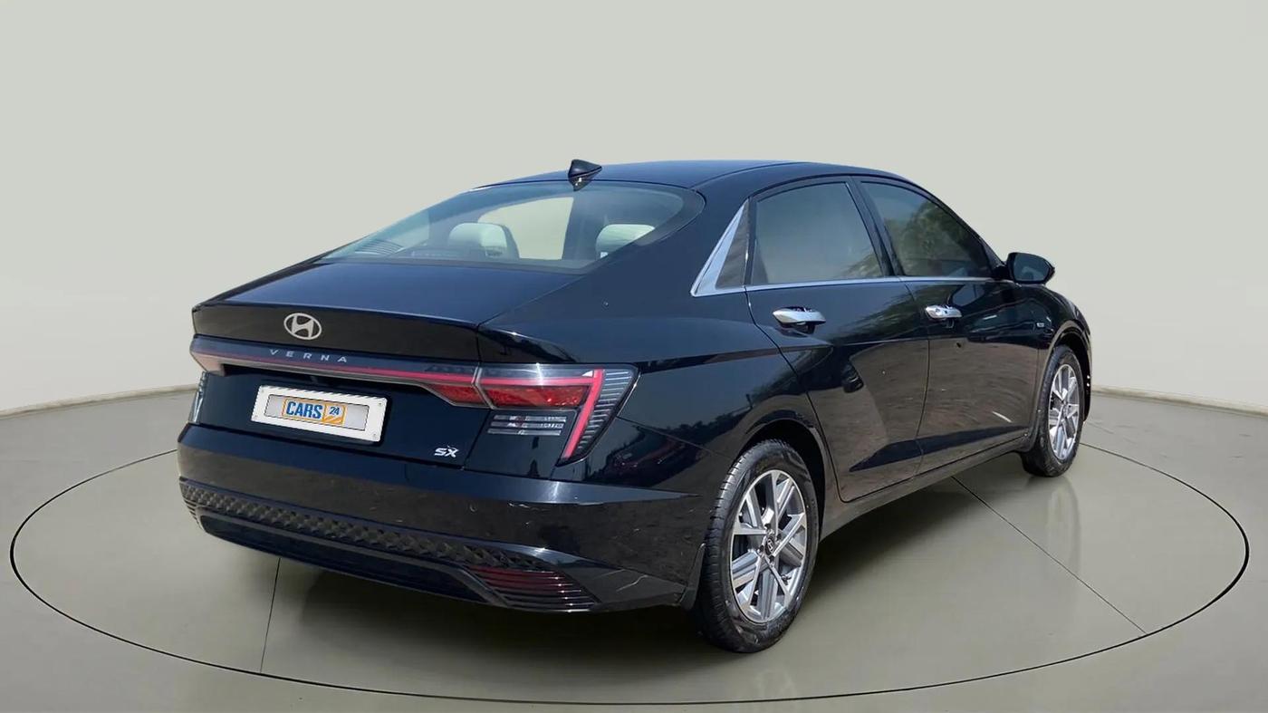 2023 Hyundai Verna SX(O) 1.5 MPI IVT , Petrol, Automatic, 31,801 km, Right Back Diagonal
