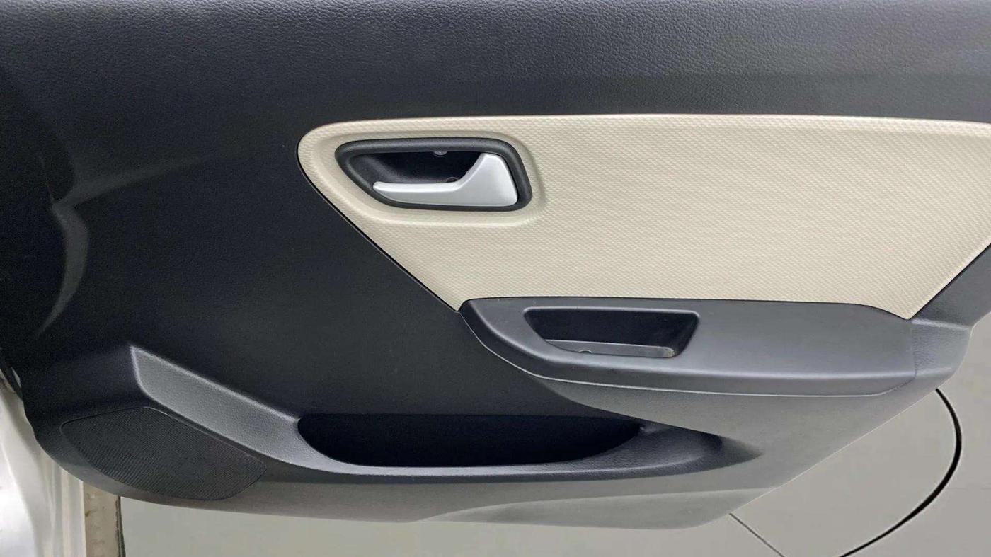 2022 Maruti Alto VXI PLUS, Petrol, Manual, 21,332 km, Driver Side Door Panels Control