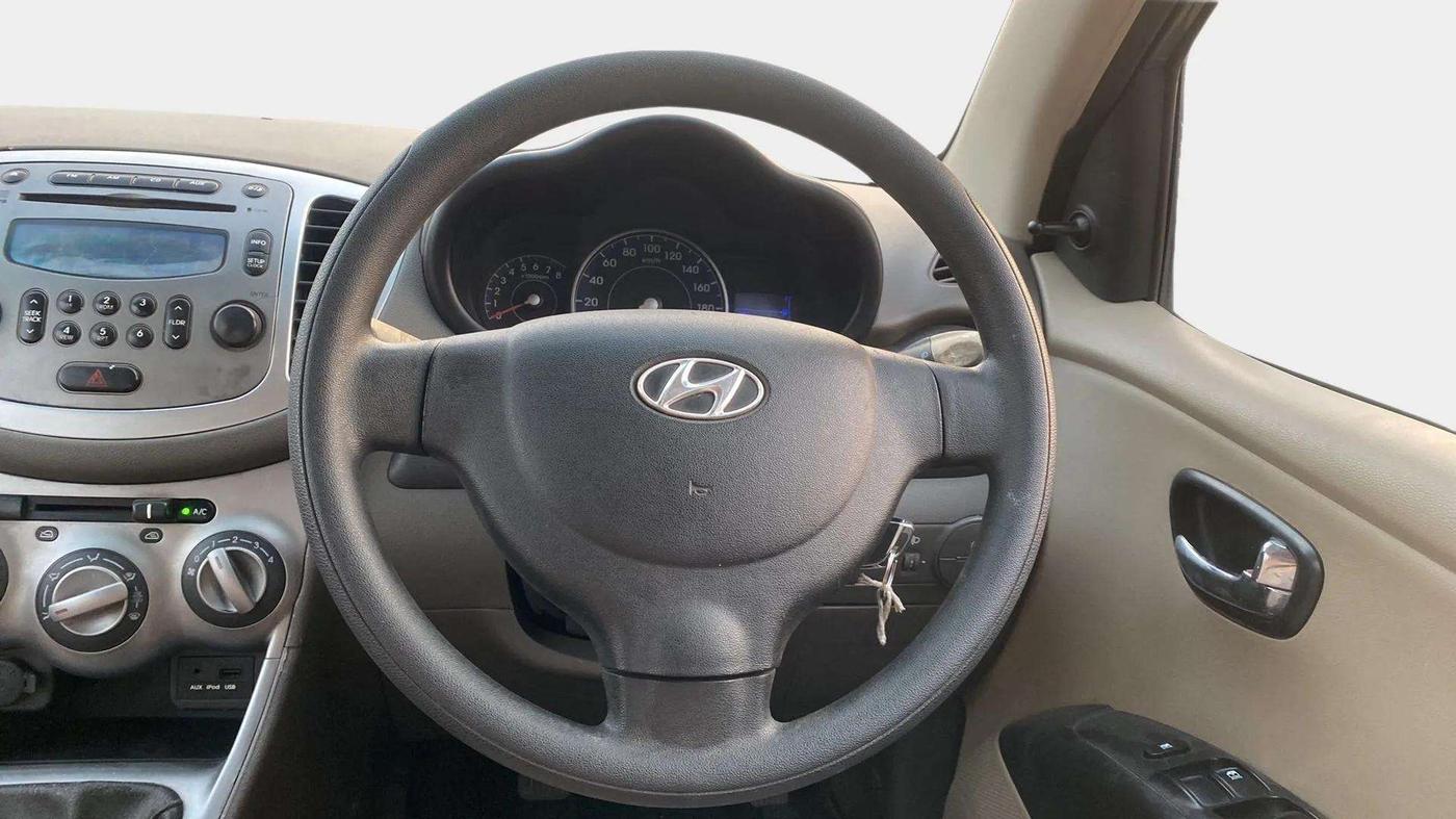 2013 Hyundai i10 SPORTZ 1.1, Petrol, Manual, 93,599 km, Steering Wheel Close Up