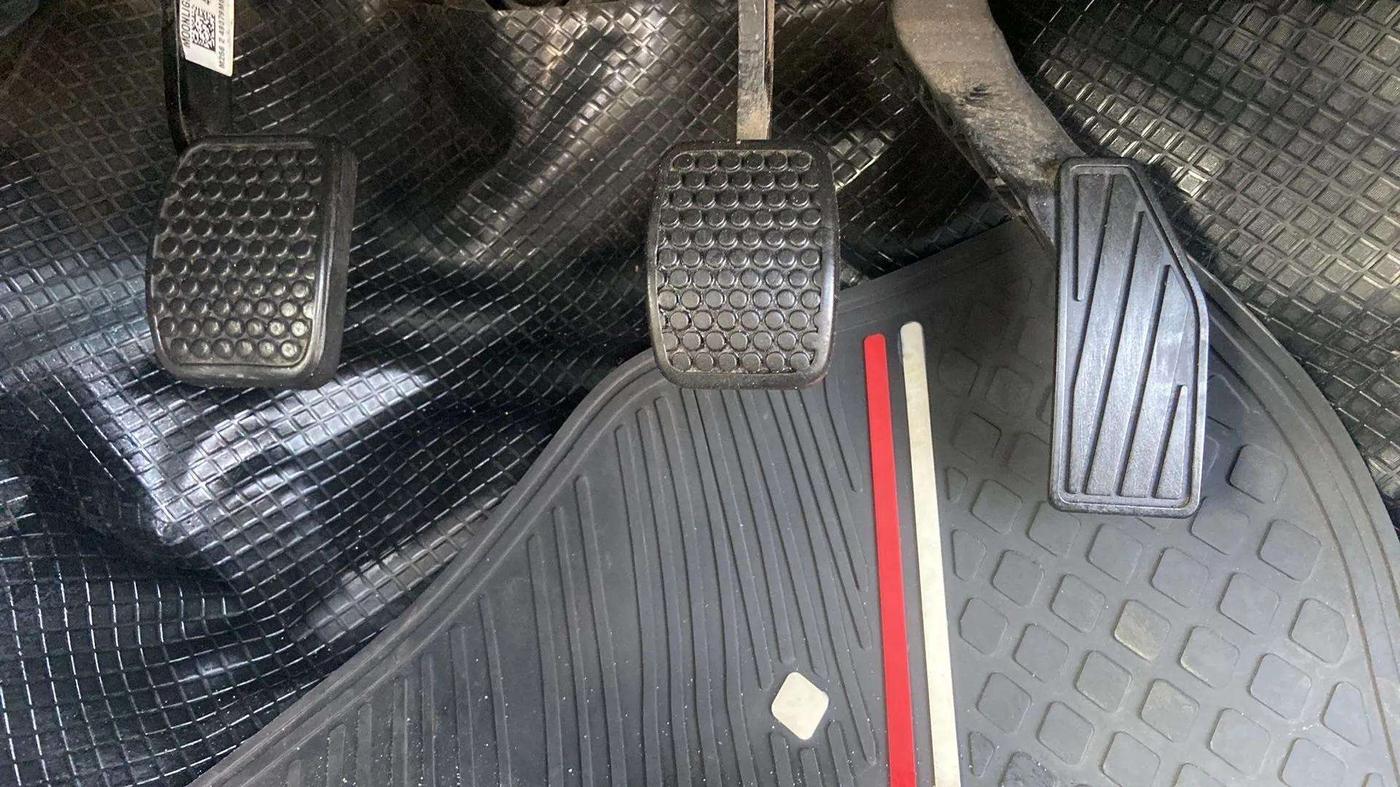 2022 Maruti Alto VXI PLUS, Petrol, Manual, 24,388 km, Pedals