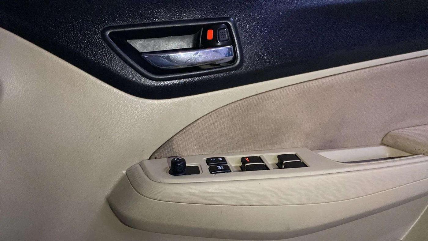 2020 Maruti Dzire VXI, Petrol, Manual, 69,063 km, Driver Side Door Panels Control