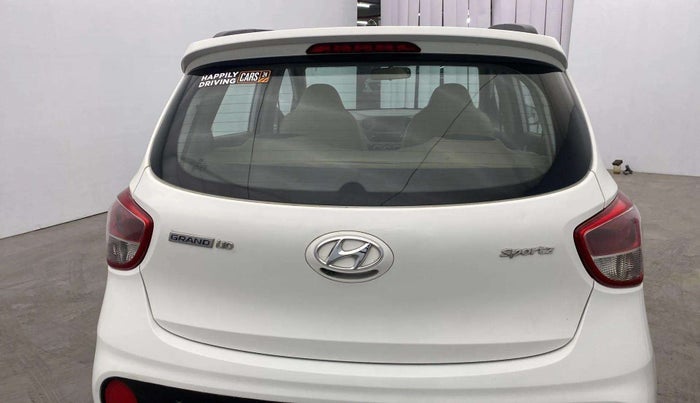 2018 Hyundai Grand i10 SPORTZ 1.2 KAPPA VTVT, Petrol, Manual, 33,450 km, Dicky (Boot door) - Minor scratches