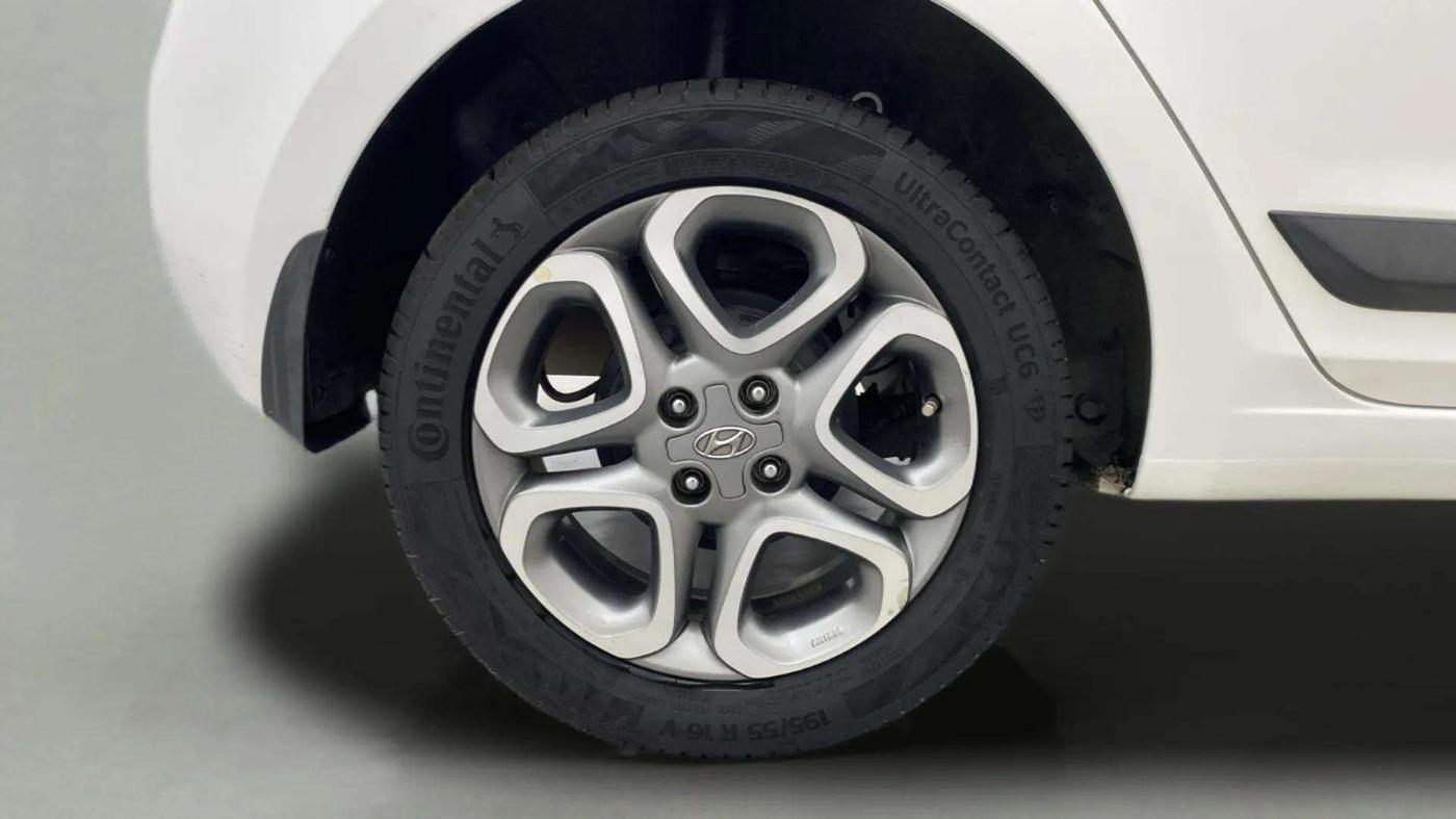 2019 Hyundai Elite i20 ASTA (O) CVT, Petrol, Automatic, 23,673 km, Right Rear Wheel