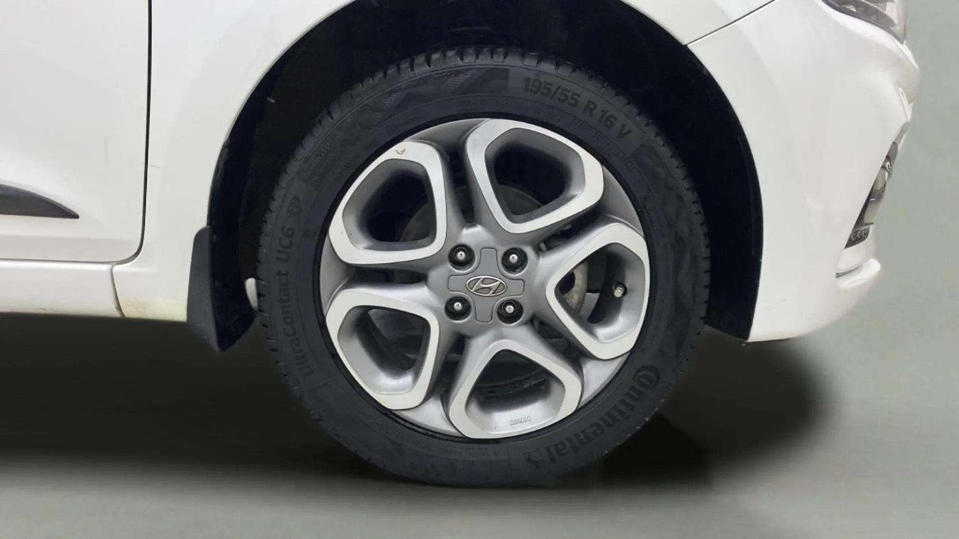 2019 Hyundai Elite i20 ASTA (O) CVT, Petrol, Automatic, 23,673 km, Right Front Wheel
