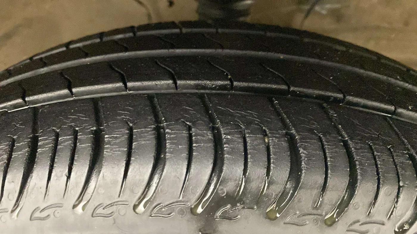 2021 Maruti S PRESSO VXI PLUS AMT, Petrol, Automatic, 21,584 km, Right Front Tyre Tread