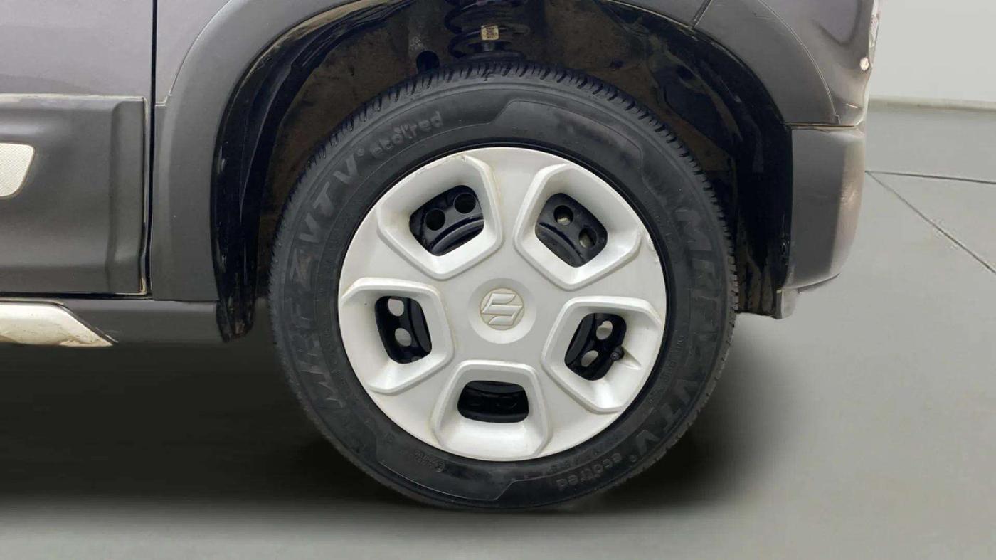 2021 Maruti S PRESSO VXI PLUS AMT, Petrol, Automatic, 21,584 km, Right Front Wheel
