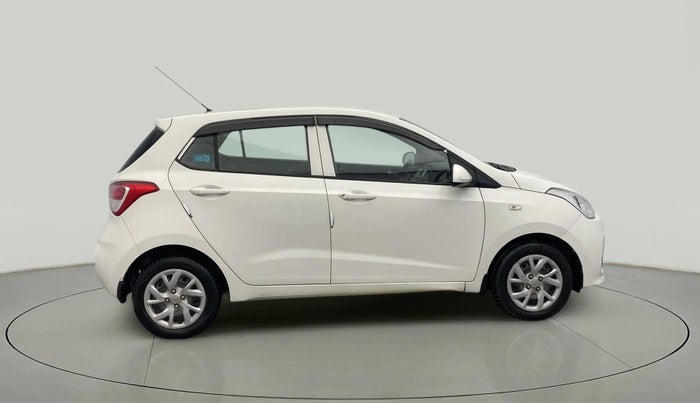 2017 Hyundai Grand i10 SPORTZ 1.2 KAPPA VTVT, Petrol, Manual, 37,883 km, Right Side View