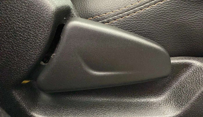 2018 Renault Kwid RXT 1.0, Petrol, Manual, 25,218 km, Driver Side Adjustment Panel