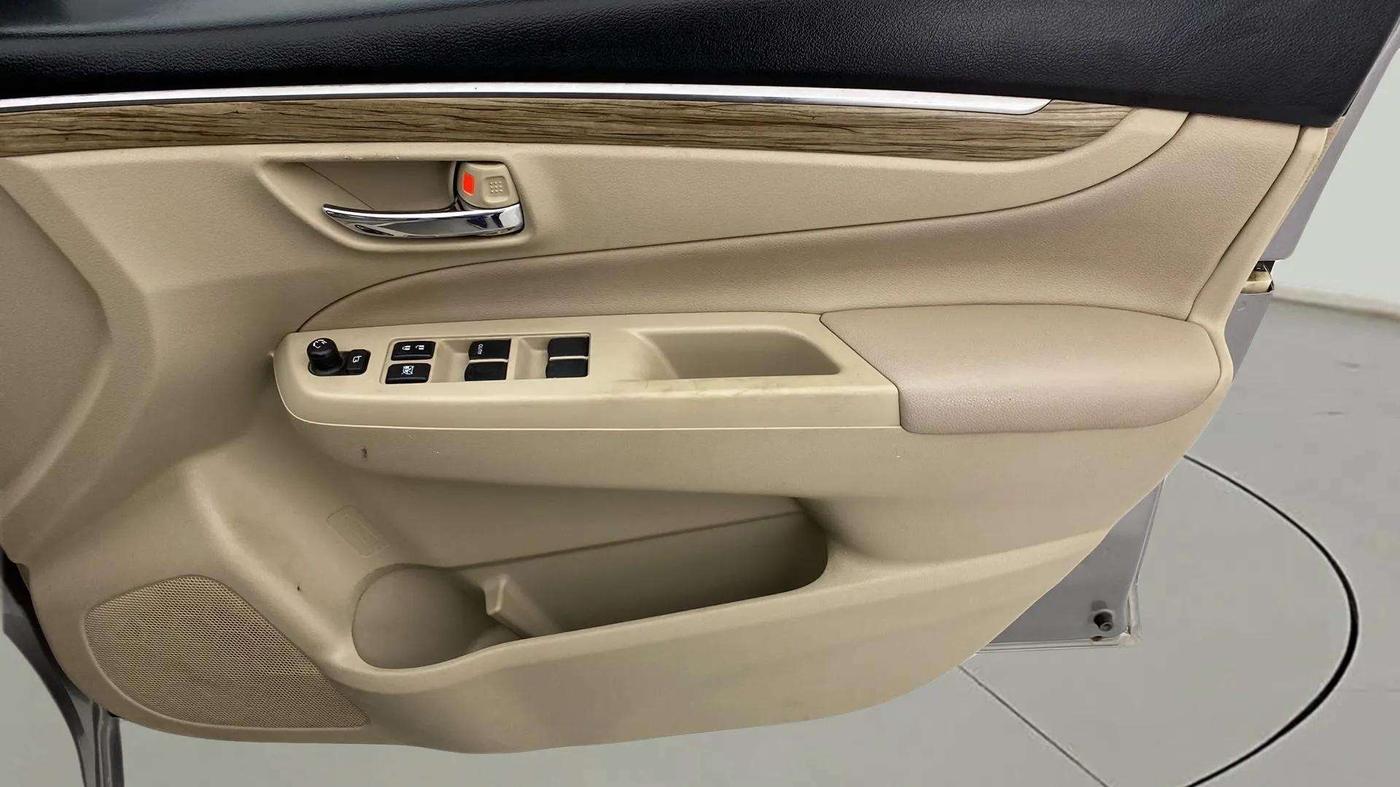 2020 Maruti Ciaz ALPHA  AT 1.5 SHVS PETROL, Petrol, Automatic, 86,700 km, Driver Side Door Panels Control