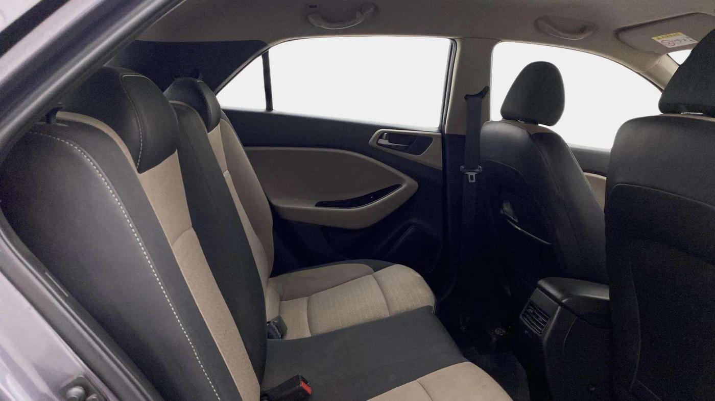 2016 Hyundai Elite i20 SPORTZ 1.2, Petrol, Manual, 51,608 km, Right Side Rear Door Cabin