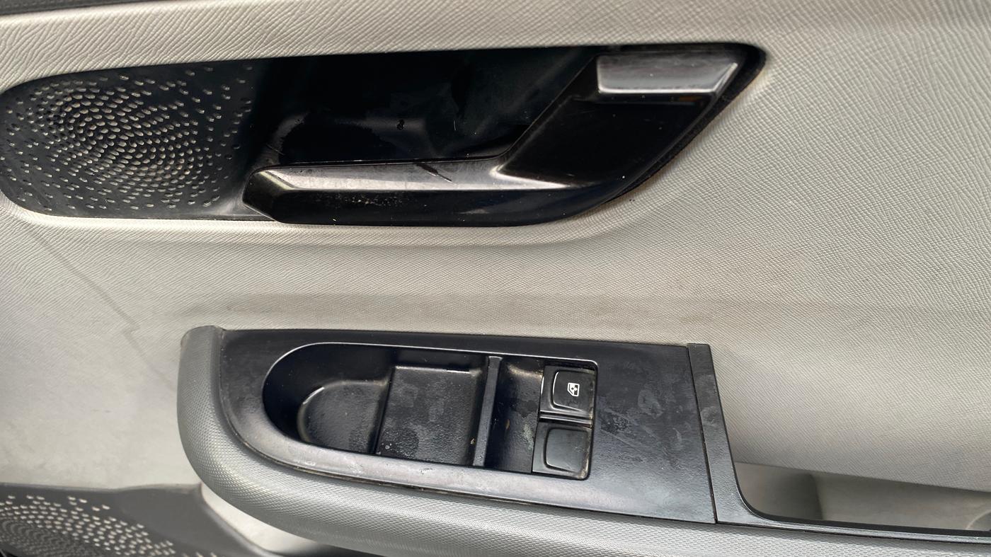 2020 Tata ALTROZ XE PETROL, Petrol, Manual, 28,442 km, Driver Side Door Panels Control